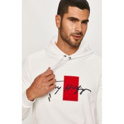 Tommy Hilfiger - Bluza. Białe bluzy męskie TOMMY HILFIGER, xl, z aplikacjami, z bawełny, z kapturem, bez rękawów, z kapturem. Za 579,90 zł.