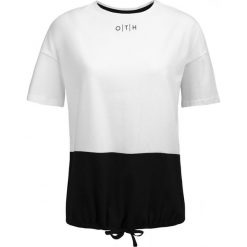 T-shirt damski TSD633 - biały - Outhorn. Białe koszulki damskie Outhorn, bez wzorów, bez kołnierzyka, bez rękawów. W wyprzedaży za 39,99 zł.