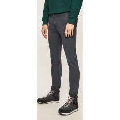 Pepe Jeans - Spodnie James. Niebieskie spodnie męskie Pepe Jeans, na co dzień, bez wzorów, z elastanu, casualowe. W wyprzedaży za 249,90 zł.