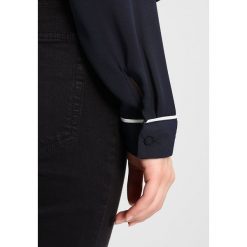 Bluzki damskie: Vero Moda Petite VMPHILIPPA PIPING Bluzka night sky