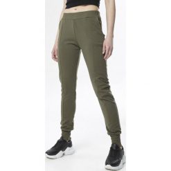 Khaki Spodnie Dresowe Chenely. Brązowe spodnie damskie Born2be, s, z dresówki. Za 69,99 zł.