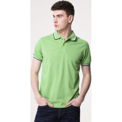Zielona Koszulka Encouraging. Zielone koszulki polo męskie Born2be, m, z aplikacjami, z dzianiny, z krótkim rękawem. Za 29,99 zł.