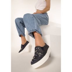 Granatowe Slip On Instan. Niebieskie trampki i tenisówki damskie Born2be, bez wzorów, bez zapięcia. W wyprzedaży za 29,99 zł.