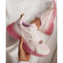 Różowe Sneakersy Brethyse. Różowe sneakersy damskie Renee. W wyprzedaży za 74,99 zł.