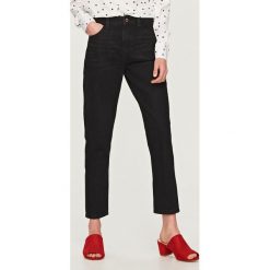 Jeansy mom fit - Czarny. Czarne jeansy damskie marki Reserved, bez wzorów, z jeansu. Za 99,99 zł.