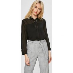 Answear - Koszula Stripes Vibes. Szare koszule damskie ANSWEAR, l, z poliesteru, casualowe, z klasycznym kołnierzykiem, z długim rękawem. W wyprzedaży za 79,90 zł.