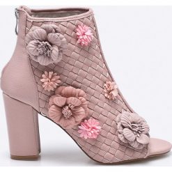 Silvian Heach - Botki. Szare buty zimowe damskie marki Silvian Heach, z materiału, klasyczne, z otwartym noskiem, na obcasie. W wyprzedaży za 319,90 zł.