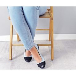 Dwukolorowe baleriny - skóra naturalna - model 007 - kolor niebieski. Niebieskie baleriny damskie Zapato, bez wzorów, ze skóry, eleganckie, na niskim obcasie, na obcasie. W wyprzedaży za 224,25 zł.