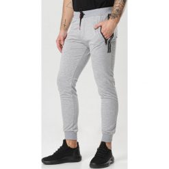 Jasnoszare Spodnie Laoseis. Szare spodnie męskie Born2be, xl, bez wzorów, z dresówki. W wyprzedaży za 59,99 zł.