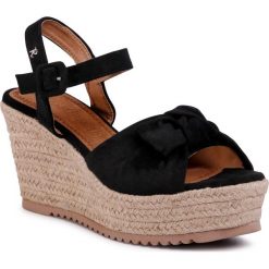 Espadryle REFRESH - 69572 Negro. Czarne espadryle damskie Refresh, bez wzorów, z tworzywa sztucznego, bez obcasa, na obcasie. W wyprzedaży za 159,00 zł.