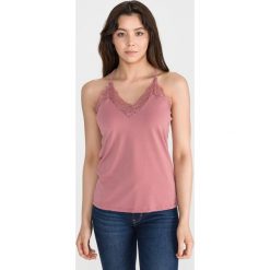 Vero Moda Milla Podkoszulek Różowy. Różowe podkoszulki damskie Vero Moda, l, w koronkowe wzory, z materiału, bez rękawów. Za 111,95 zł.