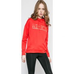 Reebok - Bluza. Różowe bluzy sportowe damskie marki Reebok, l, z nadrukiem, z dzianiny, z kapturem. W wyprzedaży za 139,90 zł.