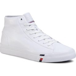 Trampki TOMMY HILFIGER - Corporate High Leather Sneaker FM0FM02674 White YBS. Białe półbuty męskie TOMMY HILFIGER, na co dzień, bez wzorów, z gumy, eleganckie, bez zapięcia. Za 539,00 zł.