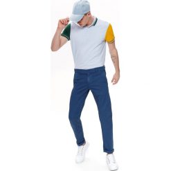 Spodnie typu chino regularne. Niebieskie spodnie męskie Top Secret, na co dzień, m, bez wzorów, z tkaniny, biznesowe. Za 79,99 zł.