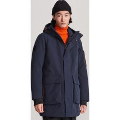 Parka z kapturem i kieszeniami - Granatowy. Niebieskie parki męskie Reserved, s, bez wzorów, z kapturem. Za 399,99 zł.