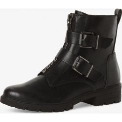 Tamaris - Kozaki damskie, czarny. Czarne kozaki damskie Tamaris, bez obcasa, z paskami. Za 329,95 zł.