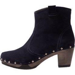 Softclox GLORIA Botki na platformie dark ocean. Niebieskie botki damskie lity marki Softclox, z materiału. Za 839,00 zł.