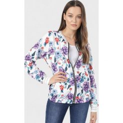 Biała Bluza Meloris. Białe bluzy damskie Born2be, uniwersalny, bez wzorów, bez rękawów, bez kaptura. Za 169,99 zł.