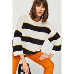 Medicine - Sweter Essential. Białe swetry damskie MEDICINE, s, z nadrukiem, z dzianiny, z krótkim rękawem, krótkie, bez kaptura. W wyprzedaży za 39,90 zł.