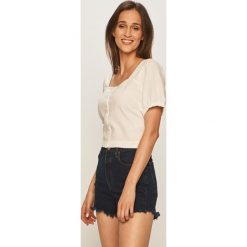 Levi's - Bluzka. Białe bluzki damskie Levi's®, s, bez wzorów, z bawełny, eleganckie, z dekoltem karo, z krótkim rękawem. W wyprzedaży za 199,90 zł.