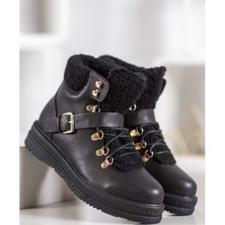 Stylowe botki vices. Botki damskie vices, ze skóry ekologicznej, eleganckie, bez obcasa, bez zapięcia. Za 109,00 zł.