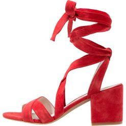 Rzymianki damskie: Kenneth Cole New York VICTORIA Sandały red