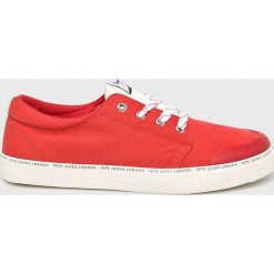 Pepe Jeans - Tenisówki Traveller Basic Man. Czerwone trampki męskie Pepe Jeans, bez wzorów, z jeansu, na sznurówki. W wyprzedaży za 129,90 zł.
