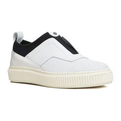 Skórzane sneakersy w kolorze czarno-białym. Czarne sneakersy męskie Baldinini, bez wzorów, bez zapięcia. W wyprzedaży za 649,95 zł.