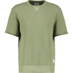 Converse Tshirt basic fatigue green. Zielone koszulki polo Converse, m, z bawełny. W wyprzedaży za 134,50 zł.