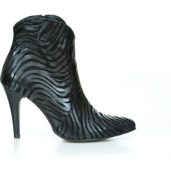 Eleganckie botki na szpilce - skóra naturalna - model 435 - kolor czarny zebra. Czarne botki damskie Zapato, z jeansu, eleganckie, na wysokim obcasie, na obcasie, bez zapięcia. W wyprzedaży za 299,25 zł.
