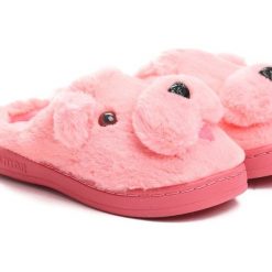 Różowe Kapcie Grizzly Bear. Czerwone kapcie dziewczęce marki OLAIAN. Za 49,99 zł.