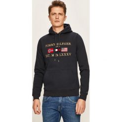 Tommy Hilfiger - Bluza. Niebieskie bluzy męskie TOMMY HILFIGER, s, z aplikacjami, z bawełny, z kapturem, bez rękawów, z kapturem. W wyprzedaży za 399,90 zł.