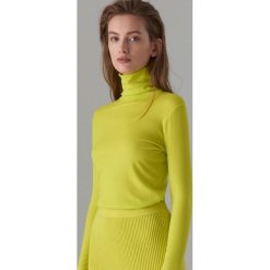 Bluzka Fluo z golfem - Żółty. Żółte bluzki damskie marki Mohito, s. Za 59,99 zł.