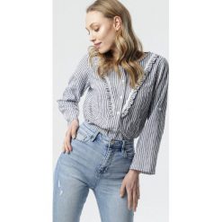 Czarno-Biała Koszula Macgregor. Czarne bluzki damskie Born2be, s, w paski, z jeansu, klasyczne, z falbankami, bez rękawów. Za 69,99 zł.