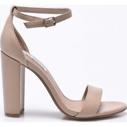 Steve Madden - Sandały Carrson. Brązowe sandały damskie marki Steve Madden, ze skóry, na obcasie, na klamry. Za 429,90 zł.