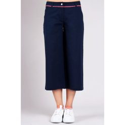 Granatowe spodnie damskie o szerokich nogawkach. Niebieskie spodnie damskie EA7 Emporio Armani, s. Za 118,00 zł.