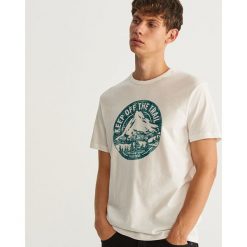 T-shirt z nadrukiem - Kremowy. Białe t-shirty męskie z nadrukiem Reserved, l. Za 49,99 zł.
