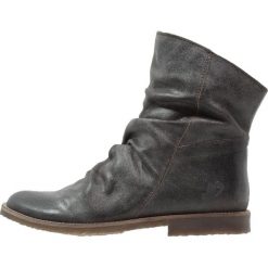 Felmini CLASH Botki zenia fango. Szare botki damskie marki Felmini, ze skóry, klasyczne, bez obcasa, bez zapięcia. Za 389,00 zł.