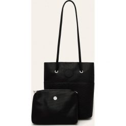 Desigual - Torebka. Czarne listonoszki damskie Desigual, w paski, ze skóry ekologicznej, małe, bez dodatków. W wyprzedaży za 199,90 zł.