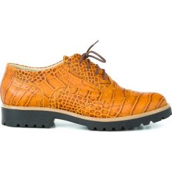 Sznurowane oksfordki z tłoczeniem - skóra naturalna - model 258 - kolor brąz przypalany. Półbuty damskie Zapato, bez wzorów, ze skóry, bez obcasa, na sznurówki. W wyprzedaży za 179,40 zł.