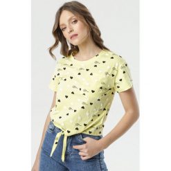 Żółty T-shirt Hairiko. Żółte bluzki damskie Born2be, s, z nadrukiem, z okrągłym kołnierzem. Za 39,99 zł.