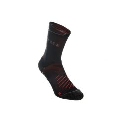 Skarpety R500 z silikonem. Czarne skarpetki męskie KIPSTA. Za 24,99 zł.