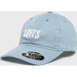 Levi's - Czapka. Niebieskie czapki damskie Levi's®, z aplikacjami, z elastanu. Za 139,90 zł.