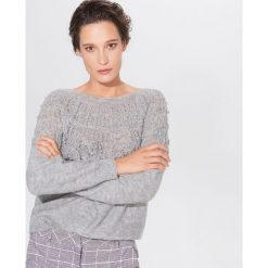 Sweter z ażurowym splotem - Szary. Szare swetry damskie Mohito, s, bez wzorów, ze splotem, bez rękawów, bez kaptura. Za 119,99 zł.