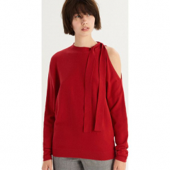 Sweter z odkrytym ramieniem - Czerwony. Czerwone swetry klasyczne damskie marki Sinsay, l. Za 59,99 zł.