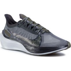 Buty NIKE - Zoom Gravity Se CV9583 001 Dk Smoke Grey/Black. Szare buty sportowe męskie Nike, z tworzywa sztucznego, bez zapięcia, do biegania, nike zoom. W wyprzedaży za 299,00 zł.