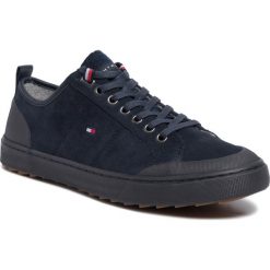 Tenisówki TOMMY HILFIGER - Core Corporate Winter Suede FM0FM02376 Midnight 403. Niebieskie półbuty męskie TOMMY HILFIGER, bez wzorów, ze skóry, bez zapięcia. W wyprzedaży za 319,00 zł.