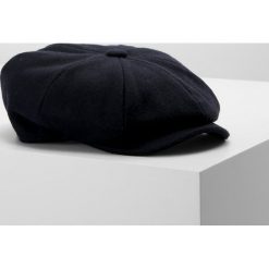 Hackett London BBOY MELTON Czapka blue. Niebieskie czapki męskie marki Hackett London, bez wzorów, z wełny. W wyprzedaży za 383,20 zł.