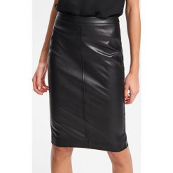 Spódnica z imitacji skóry - Czarny. Czarne spódniczki damskie Reserved, xl, bez wzorów, ze skóry. Za 119,99 zł.