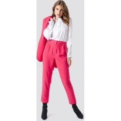 Trendyol Spodnie Tofa - Pink. Różowe spodnie damskie marki Trendyol, bez wzorów, z podwyższonym stanem. Za 100,95 zł.